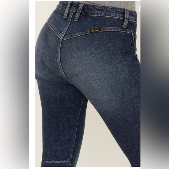 Wrangler Retro Medium Wash Hi-Rise Flare Patch Pocket Victoria Jeans size 28x34‎ - Picture 6 of 7